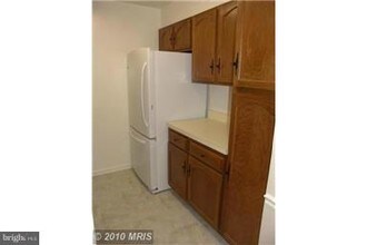 5823 Cove Landing Rd-Unit -203 in Burke, VA - Building Photo - Building Photo