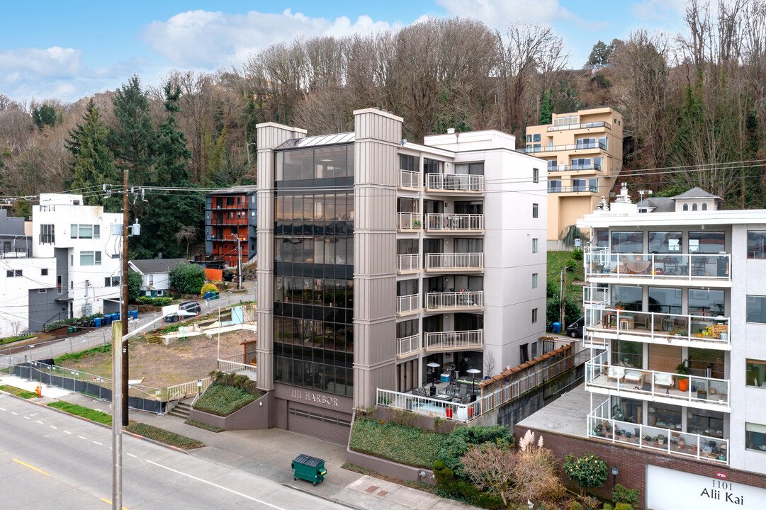 1111 Harbor Ave SW in Seattle, WA - Building Photo