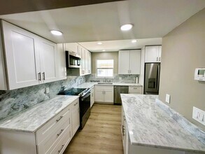 7 Colonial Club Dr in Boynton Beach, FL - Building Photo - Building Photo