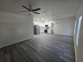 512 S Hackberry St in Pecos, TX - Building Photo