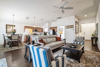 7007 Minchew Cir in Okahumpka, FL - Building Photo - Building Photo