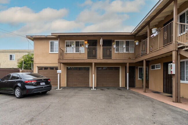 1232 Division St in Oceanside, CA - Foto de edificio - Building Photo