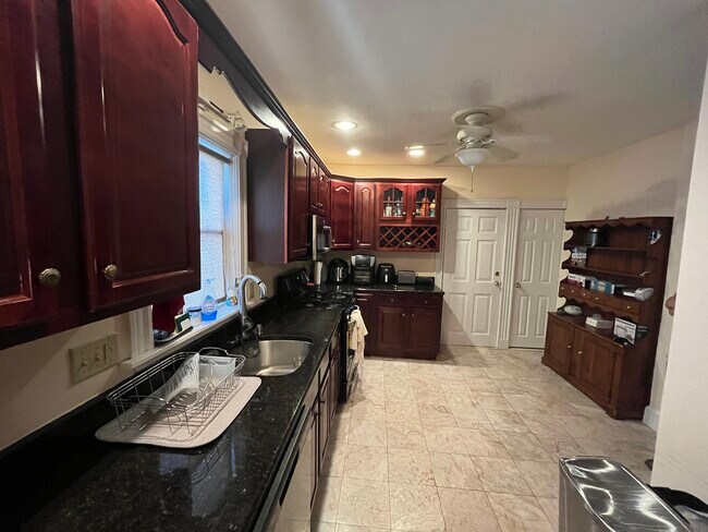 48 Weld Hill St, Unit 1 in Boston, MA - Foto de edificio - Building Photo