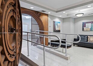 111 E Flagler St in Miami, FL - Foto de edificio - Building Photo