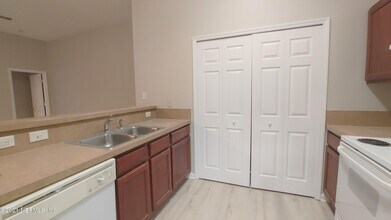 5520 Cabot Dr N in Jacksonville, FL - Building Photo - Building Photo