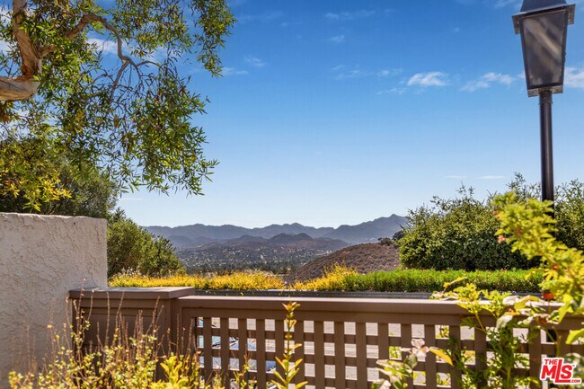 1017 Via Colinas in Westlake Village, CA - Building Photo - Building Photo