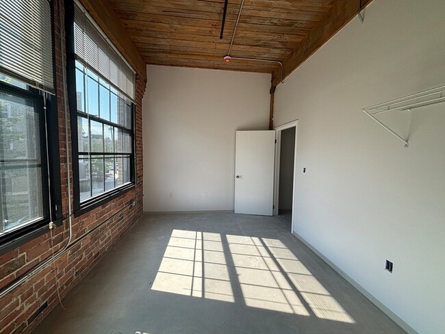 88 Gerrish Ave, Unit 214 in Chelsea, MA - Foto de edificio - Building Photo