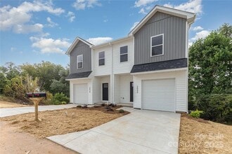2030 1st St SW in Hickory, NC - Building Photo - Building Photo