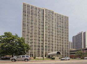 North Park Tower in Chicago, IL - Building Photo