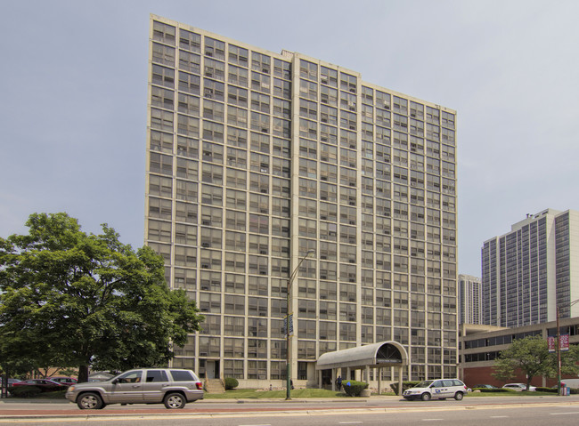 North Park Tower in Chicago, IL - Building Photo - Building Photo