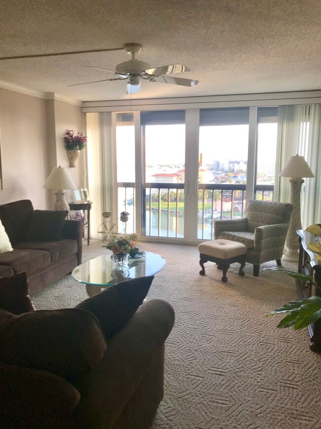 255 Dolphin Point in Clearwater, FL - Building Photo - Building Photo