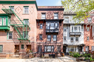 35 Hampton Pl in Brooklyn, NY - Building Photo - Building Photo