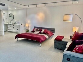 100 Lincoln Rd in Miami Beach, FL - Building Photo