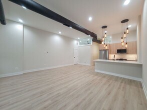 3829 N Southport Ave, Unit 1 in Chicago, IL - Foto de edificio - Building Photo