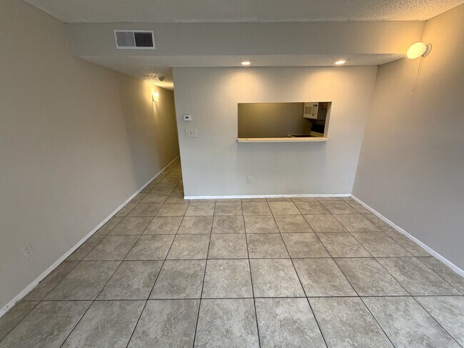 7009 Waterside Dr in Tampa, FL - Building Photo - Building Photo