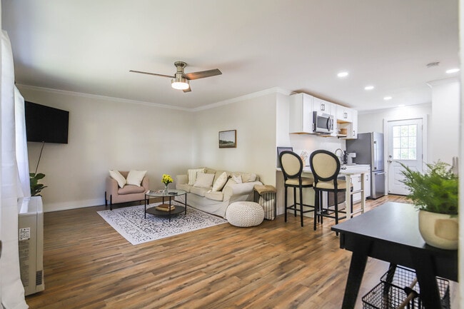 504 Saint John St, Unit 2 in Portland, ME - Foto de edificio - Building Photo