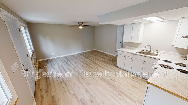 1836 Roslyn Ave in Kettering, OH - Building Photo - Building Photo