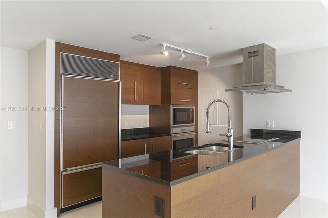 495 Brickell Ave in Miami, FL - Building Photo - Building Photo