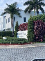 10241 NW 71st Terrace in Doral, FL - Building Photo