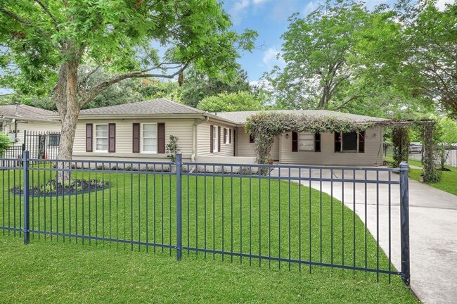 1441 Murray Bay St in Houston, TX - Building Photo - Building Photo