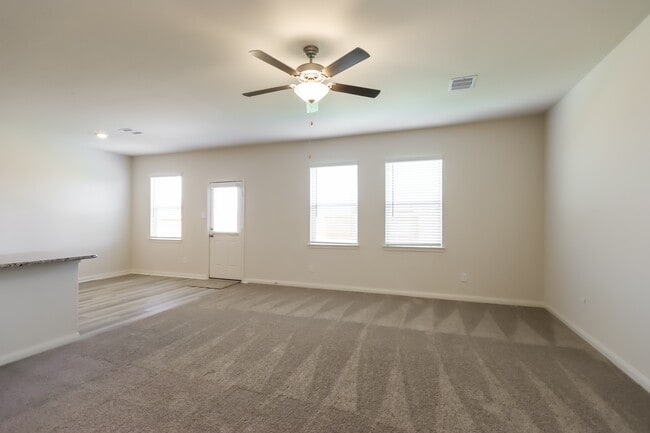 5911 Littoral Rd in Mont Belvieu, TX - Building Photo - Building Photo