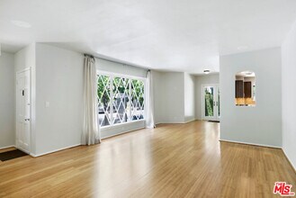 2326 Canyon Dr in Los Angeles, CA - Building Photo - Building Photo