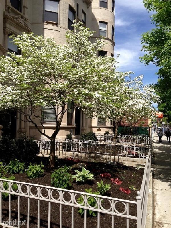 888 Massachusetts Ave-Unit -Apt 315 in Cambridge, MA - Foto de edificio - Building Photo