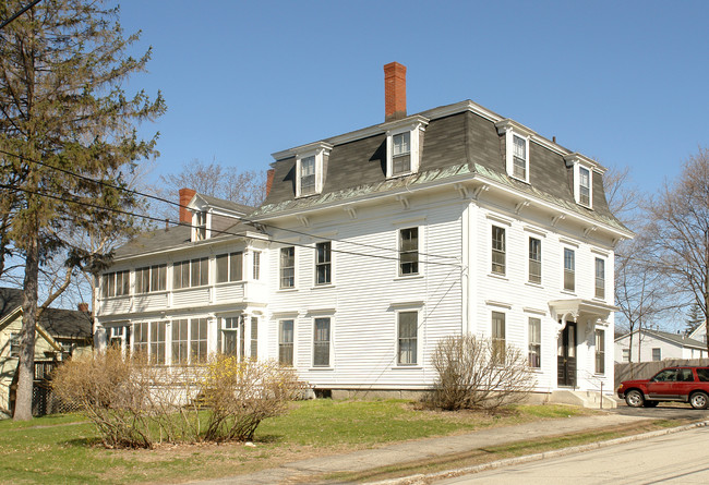 574 Hall St in Manchester, NH - Building Photo - Building Photo