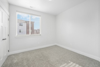 336 750 N in Vineyard, UT - Building Photo - Building Photo