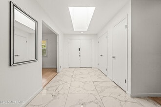 14 Darien Dr in West Long Branch, NJ - Building Photo - Building Photo