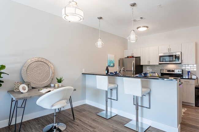 Borden in Wethersfield, CT - Foto de edificio - Interior Photo