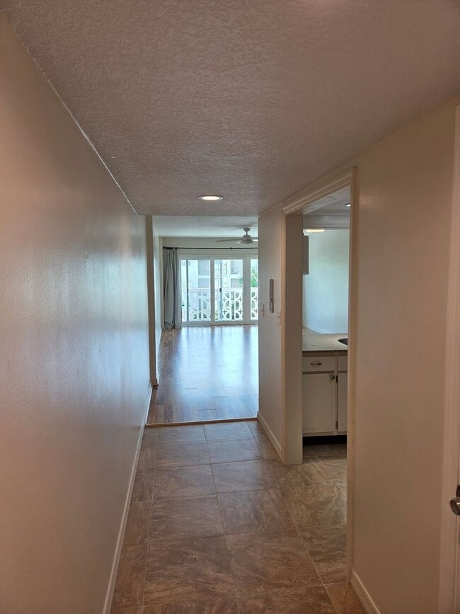 1100 N Shore Dr NE in St. Petersburg, FL - Building Photo - Building Photo