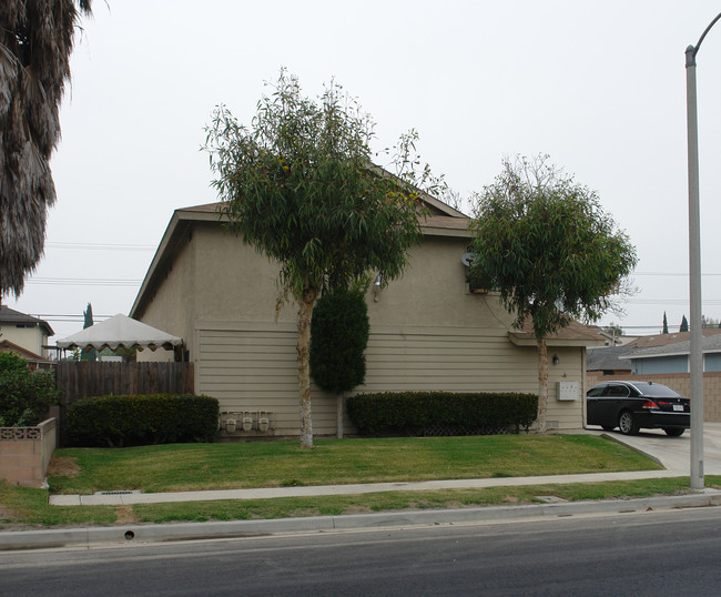 7801 11th St in Westminster, CA - Building Photo - Building Photo