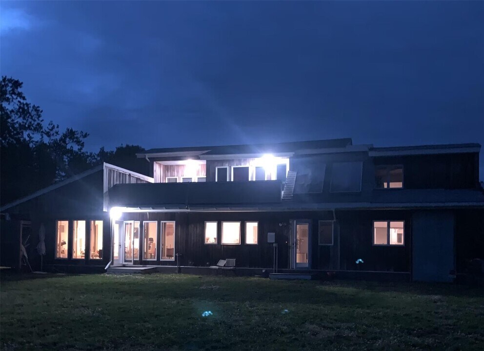 2160 N Bayview Rd Ext in Southold, NY - Building Photo