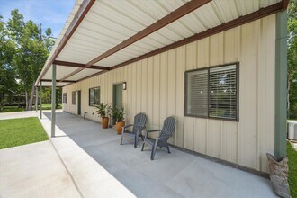 1425 Oak Hollow Dr in Dickinson, TX - Building Photo - Building Photo