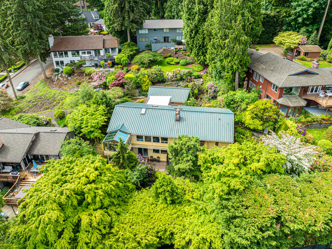 4017 181st Ave SE in Bellevue, WA - Building Photo - Building Photo