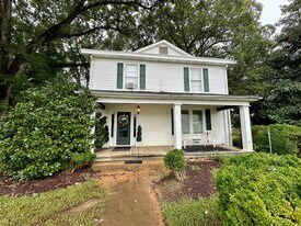 1039 Governor Harrison Pkwy in Brodnax, VA - Building Photo