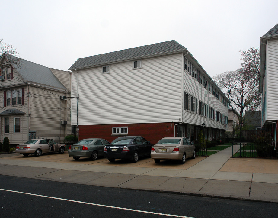 40 W 31st St in Bayonne, NJ - Building Photo