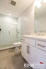 120 Kenrick St, Unit 5 in Boston, MA - Foto de edificio - Building Photo