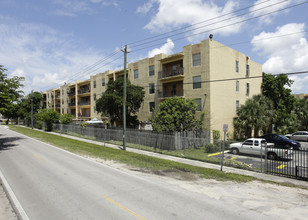 Westland Gardens in Hialeah, FL - Building Photo - Building Photo