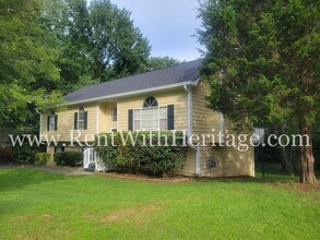 4229 Sterling Pointe Dr in Douglasville, GA - Building Photo - Building Photo