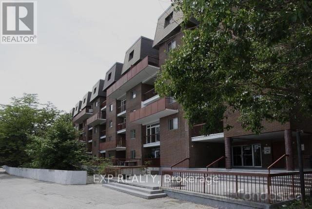 3025 The Credit Woodlands in Mississauga, ON - Building Photo