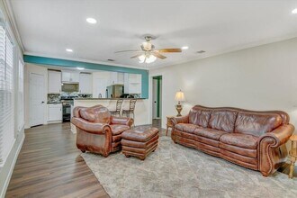 3702 Travis Dr in Beaumont, TX - Foto de edificio - Building Photo