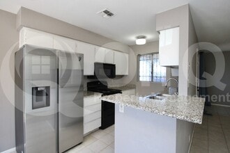 9021 W Elm St in Phoenix, AZ - Building Photo - Building Photo