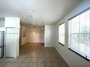 110 Jacaranda Country Club Dr in Plantation, FL - Building Photo - Building Photo