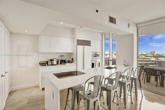 400 Alton Rd, Unit 911 in Miami Beach, FL - Building Photo - Building Photo