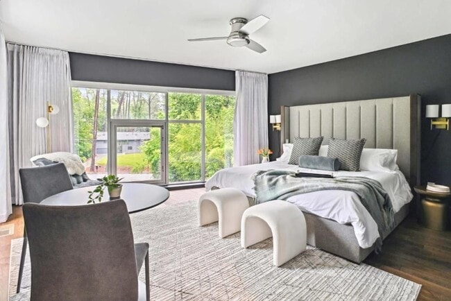 1960 Tall Tree Dr NE in Atlanta, GA - Foto de edificio - Building Photo