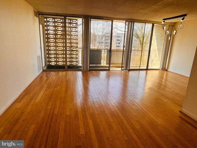 1828 Metzerott Rd in Adelphi, MD - Building Photo - Building Photo