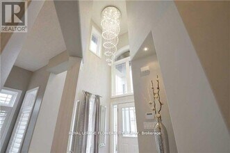 176 Medici Ln in Hamilton, ON - Building Photo - Building Photo