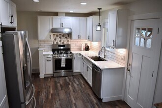 6715 Park Way in Gladstone, OR - Building Photo - Building Photo